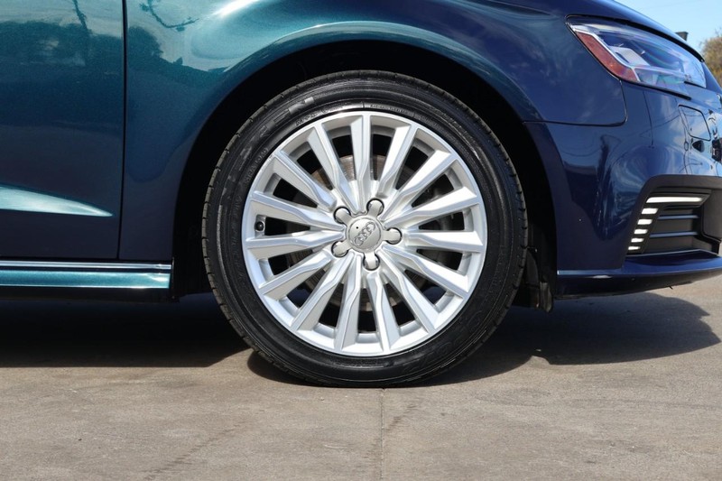 Audi A3 Sportback e-tron Vehicle Full-screen Gallery Image 13