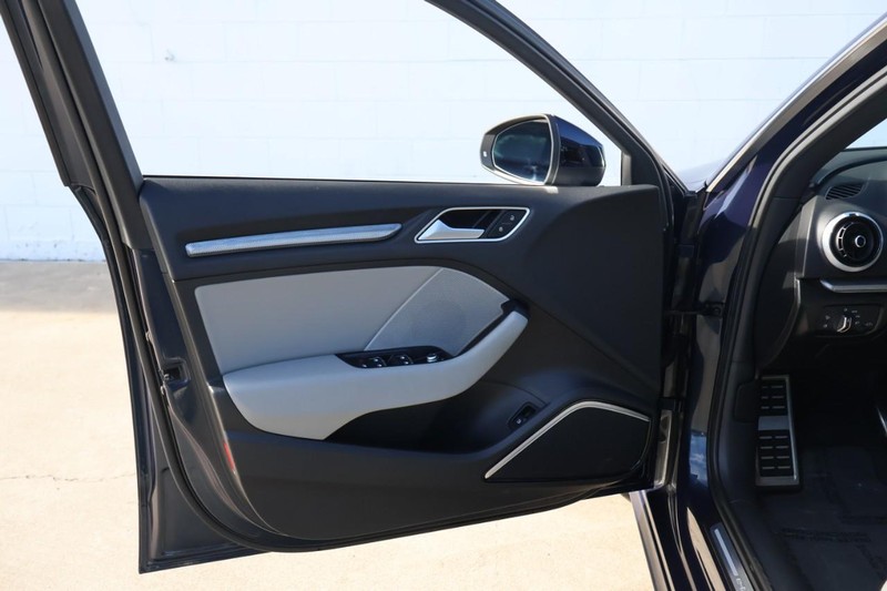 Audi A3 Sportback e-tron Vehicle Full-screen Gallery Image 14