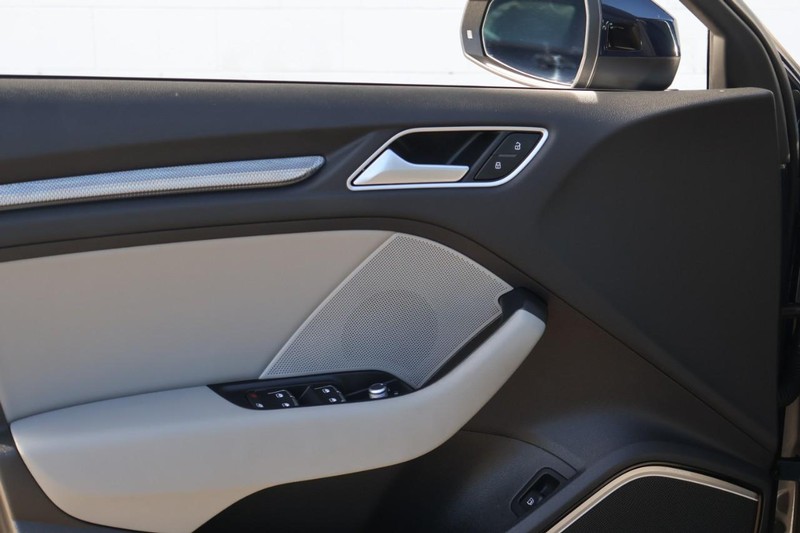 Audi A3 Sportback e-tron Vehicle Full-screen Gallery Image 15