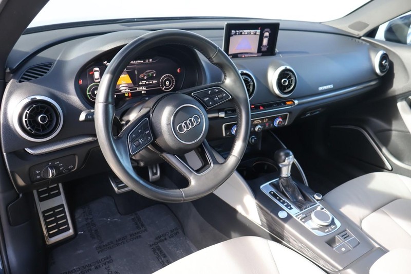Audi A3 Sportback e-tron Vehicle Full-screen Gallery Image 16