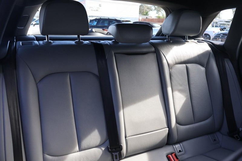 Audi A3 Sportback e-tron Vehicle Full-screen Gallery Image 21