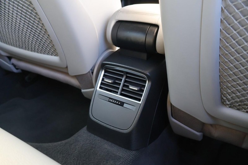 Audi A3 Sportback e-tron Vehicle Full-screen Gallery Image 22