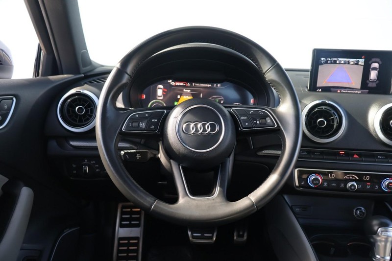 Audi A3 Sportback e-tron Vehicle Full-screen Gallery Image 25