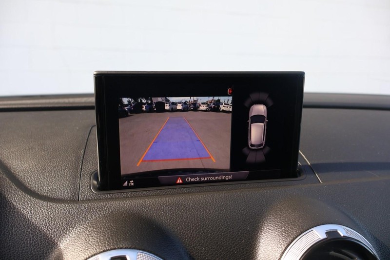 Audi A3 Sportback e-tron Vehicle Full-screen Gallery Image 30