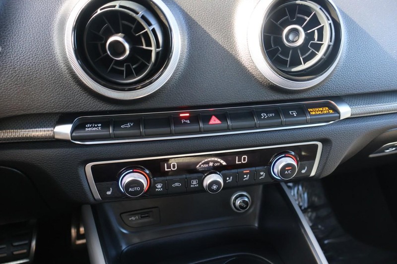 Audi A3 Sportback e-tron Vehicle Full-screen Gallery Image 31