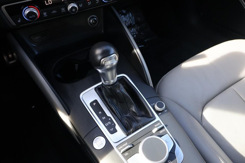 Audi A3 Sportback e-tron Vehicle Full-screen Gallery Image 32