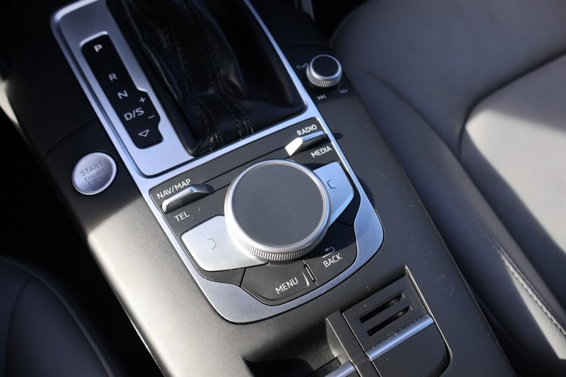 Audi A3 Sportback e-tron Vehicle Full-screen Gallery Image 33