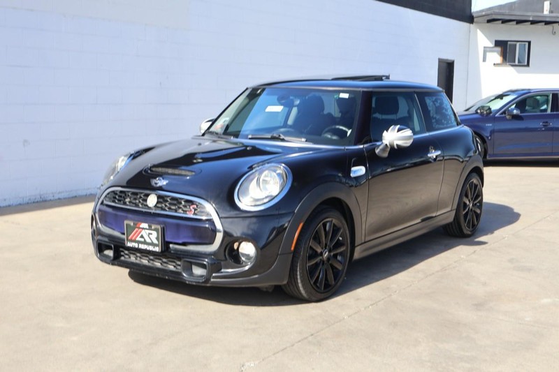 MINI Cooper Hardtop Vehicle Full-screen Gallery Image 10