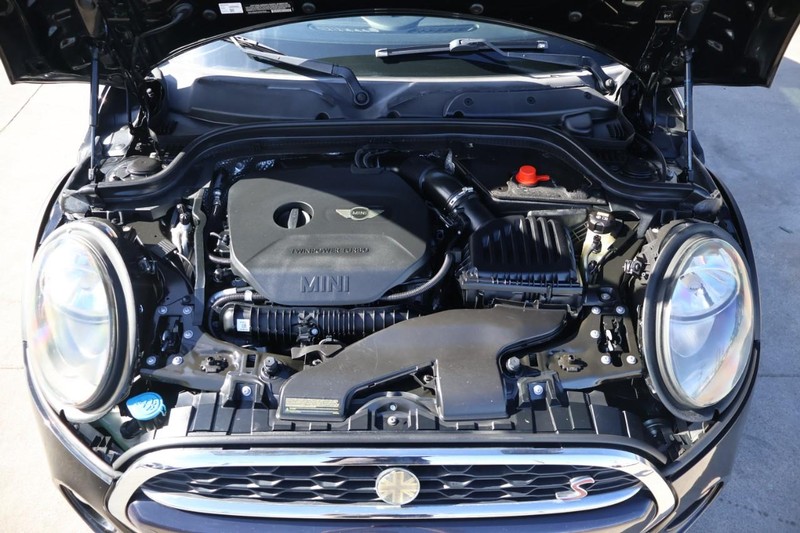 MINI Cooper Hardtop Vehicle Full-screen Gallery Image 11