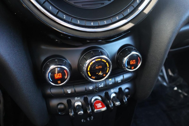 MINI Cooper Hardtop Vehicle Full-screen Gallery Image 28