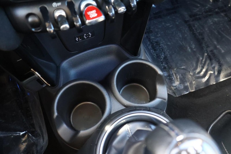 MINI Cooper Hardtop Vehicle Full-screen Gallery Image 30