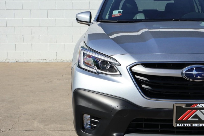 Subaru Outback Vehicle Full-screen Gallery Image 03