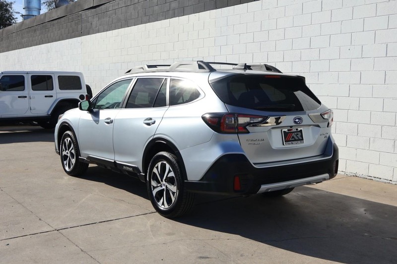 Subaru Outback Vehicle Full-screen Gallery Image 10