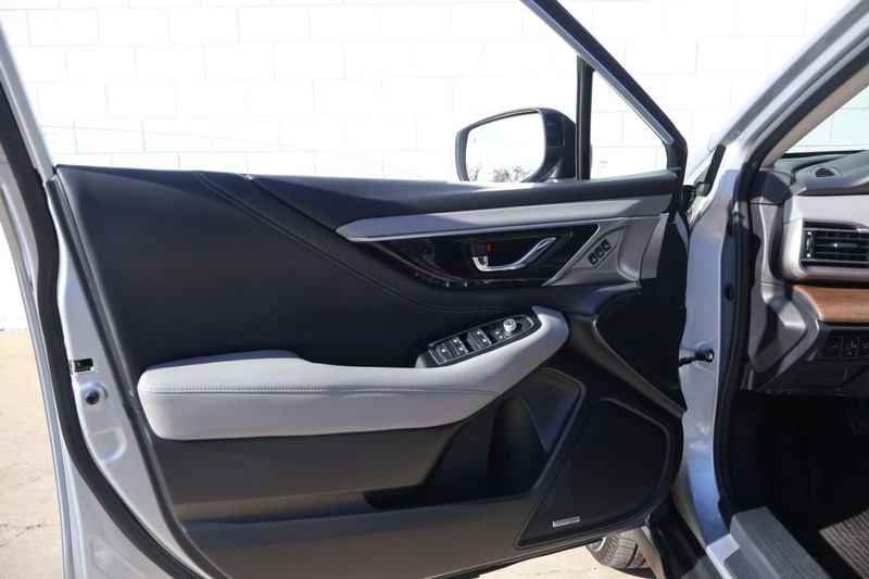 Subaru Outback Vehicle Full-screen Gallery Image 15