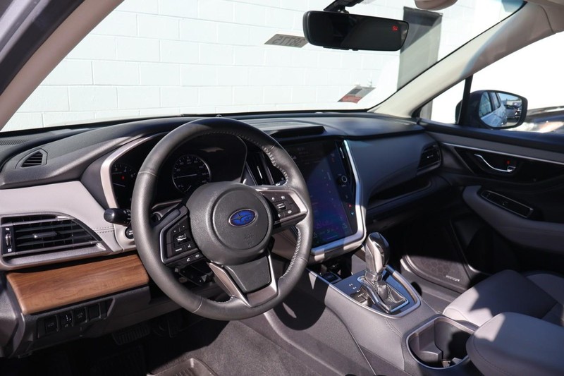 Subaru Outback Vehicle Full-screen Gallery Image 17