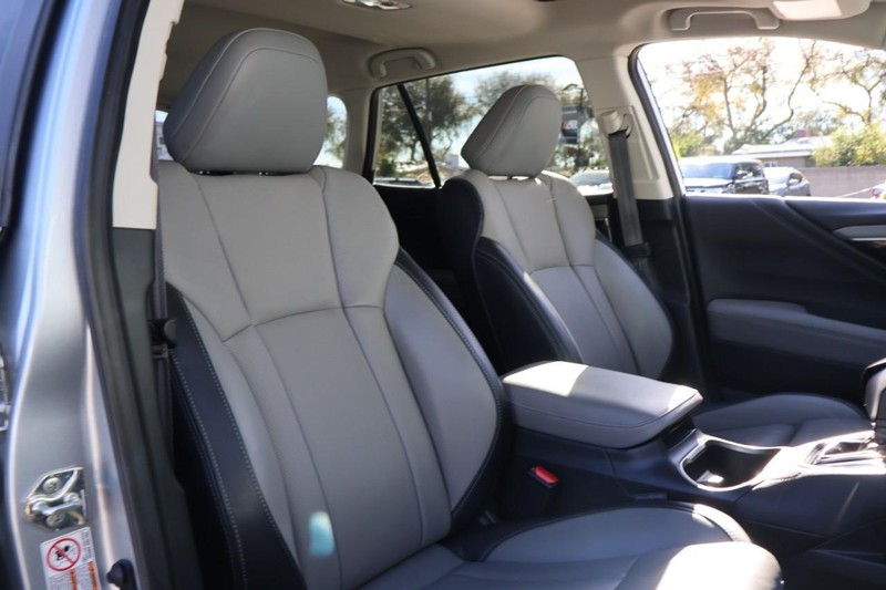 Subaru Outback Vehicle Full-screen Gallery Image 21