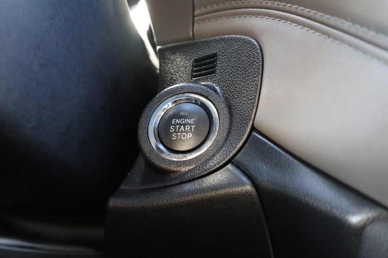 Subaru Outback Vehicle Full-screen Gallery Image 28