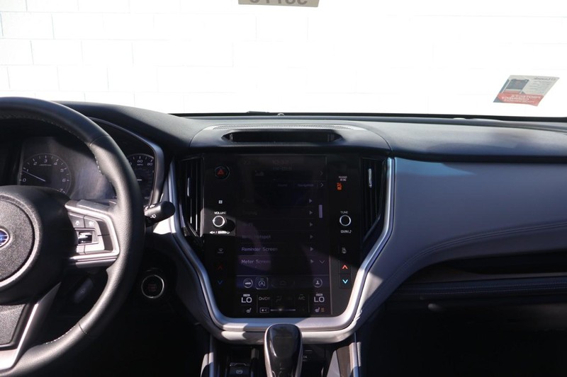 Subaru Outback Vehicle Full-screen Gallery Image 29