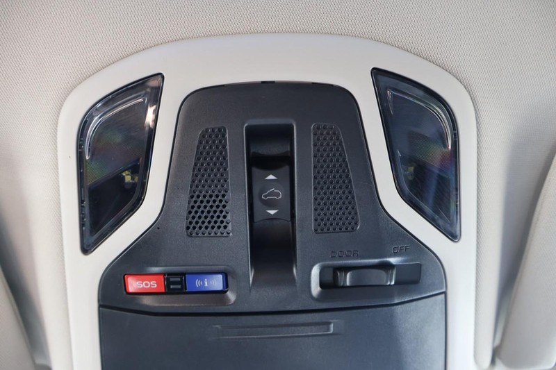 Subaru Outback Vehicle Full-screen Gallery Image 35