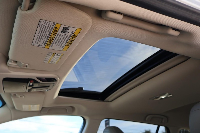 Subaru Outback Vehicle Full-screen Gallery Image 36