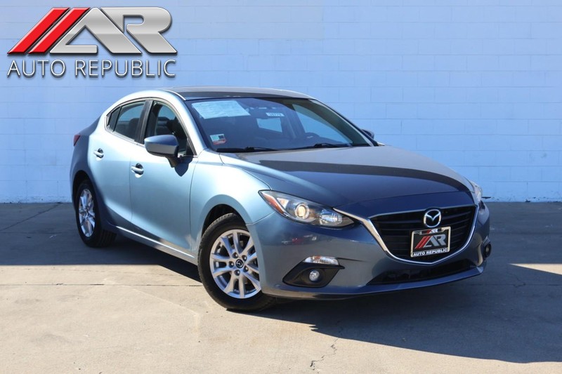 Mazda Mazda3 Sedan Vehicle Full-screen Gallery Image 01