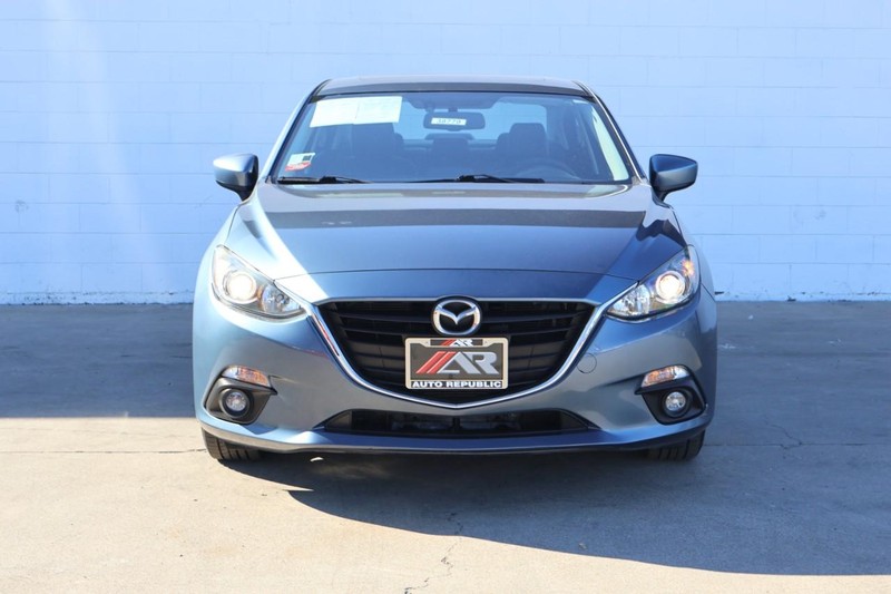 Mazda Mazda3 Sedan Vehicle Full-screen Gallery Image 02