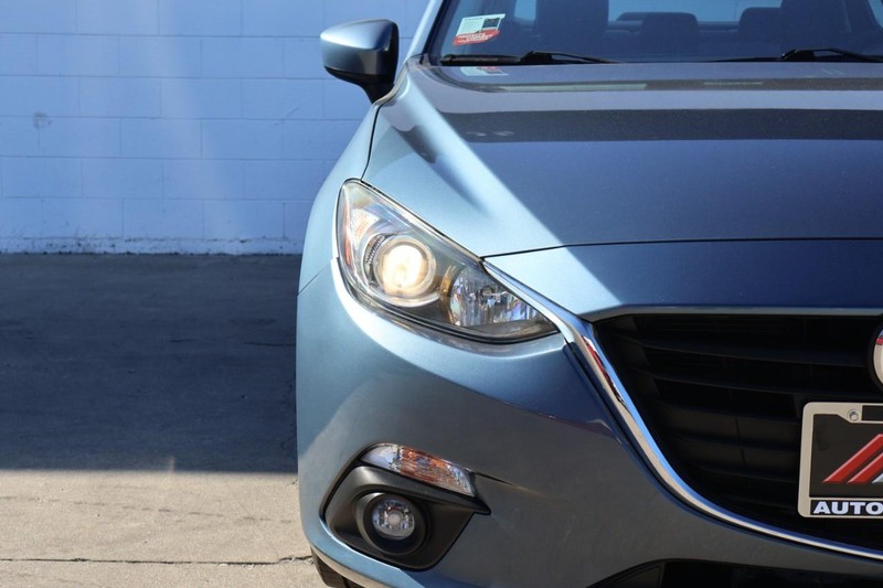 Mazda Mazda3 Sedan Vehicle Full-screen Gallery Image 03