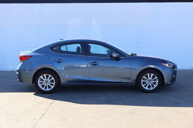 Mazda Mazda3 Sedan Vehicle Full-screen Gallery Image 04