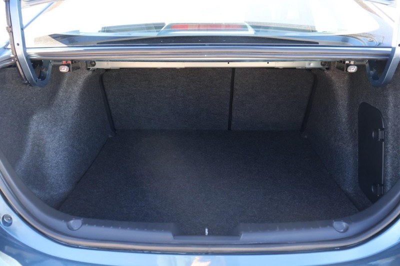 Mazda Mazda3 Sedan Vehicle Full-screen Gallery Image 08