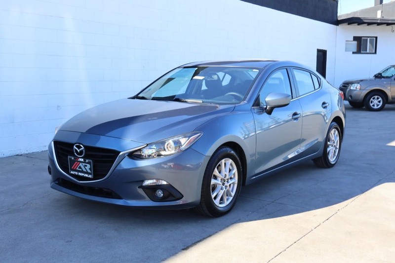 Mazda Mazda3 Sedan Vehicle Full-screen Gallery Image 11