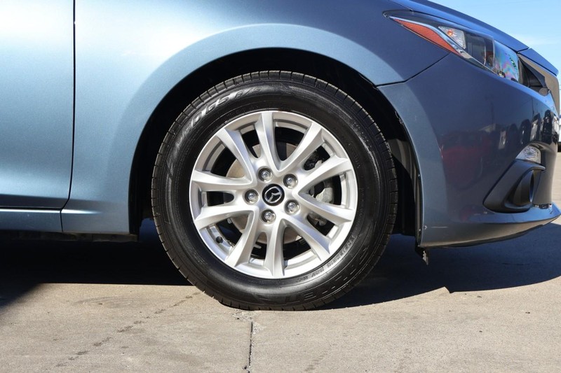 Mazda Mazda3 Sedan Vehicle Full-screen Gallery Image 13