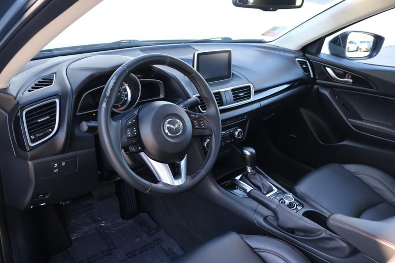Mazda Mazda3 Sedan Vehicle Full-screen Gallery Image 15