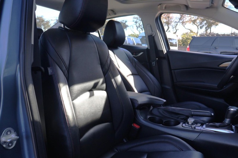 Mazda Mazda3 Sedan Vehicle Full-screen Gallery Image 18