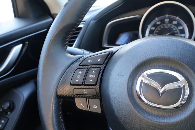 Mazda Mazda3 Sedan Vehicle Full-screen Gallery Image 24