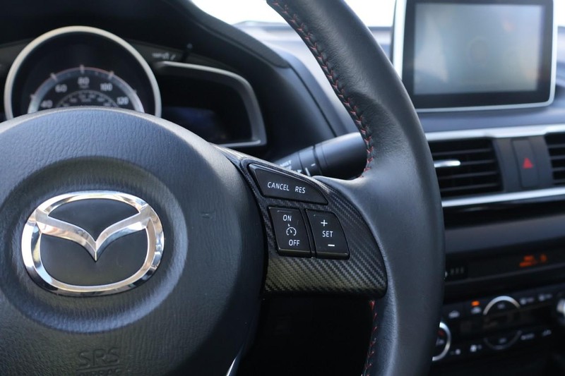 Mazda Mazda3 Sedan Vehicle Full-screen Gallery Image 25