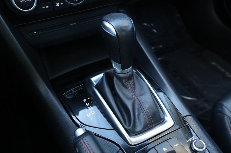 Mazda Mazda3 Sedan Vehicle Full-screen Gallery Image 31