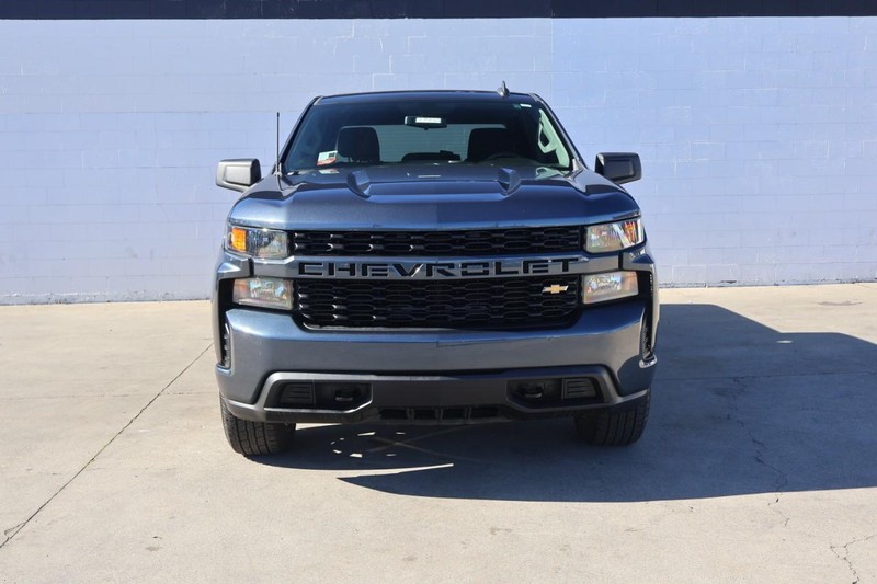 Chevrolet Silverado 1500 LTD Vehicle Full-screen Gallery Image 02