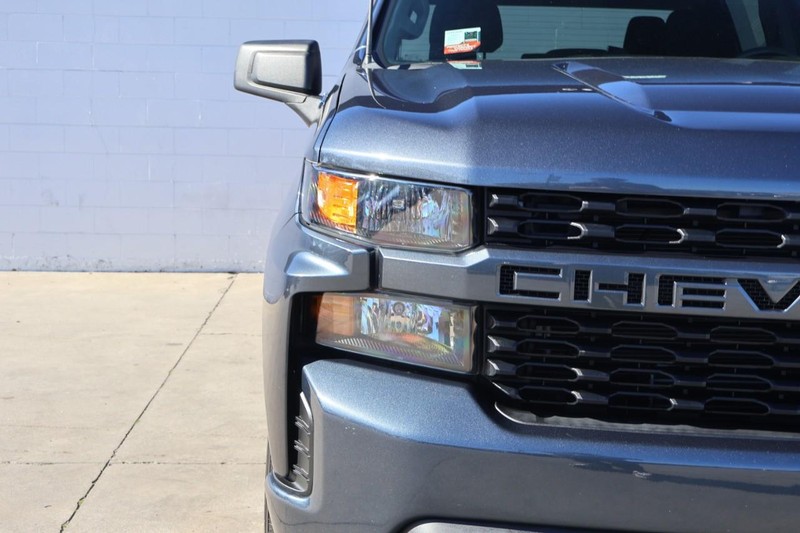 Chevrolet Silverado 1500 LTD Vehicle Full-screen Gallery Image 03