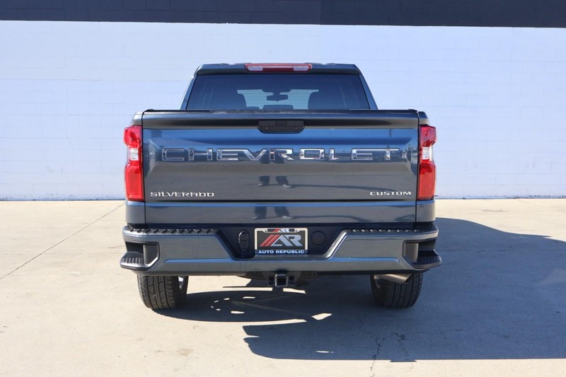 Chevrolet Silverado 1500 LTD Vehicle Full-screen Gallery Image 04