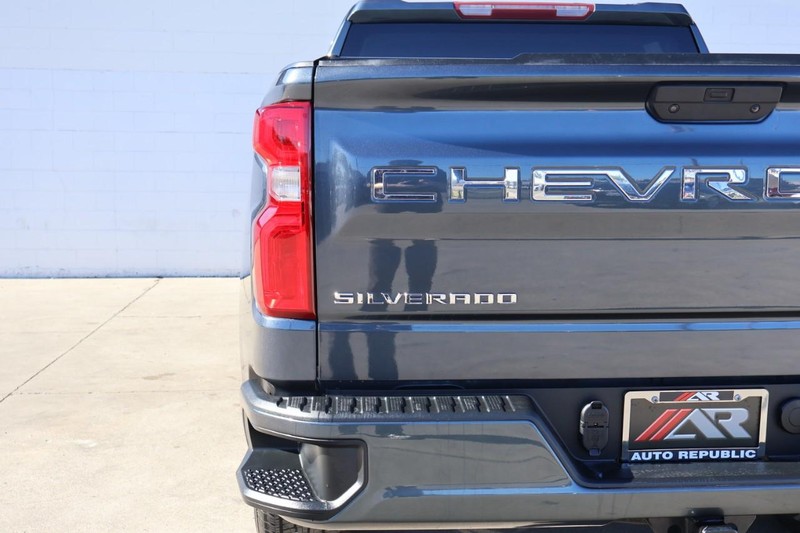 Chevrolet Silverado 1500 LTD Vehicle Full-screen Gallery Image 05