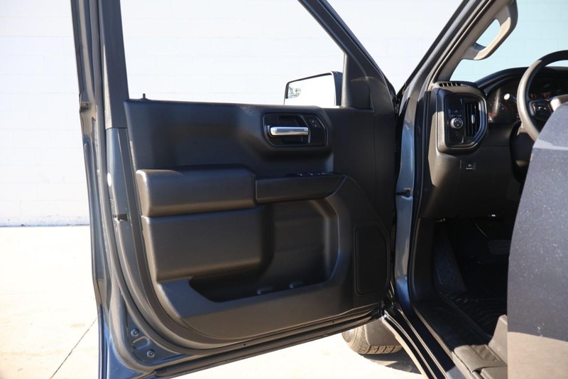 Chevrolet Silverado 1500 LTD Vehicle Full-screen Gallery Image 12