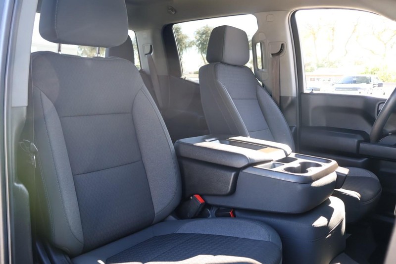 Chevrolet Silverado 1500 LTD Vehicle Full-screen Gallery Image 18