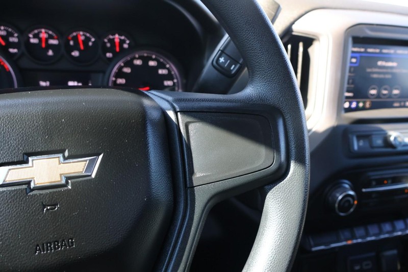 Chevrolet Silverado 1500 LTD Vehicle Full-screen Gallery Image 24