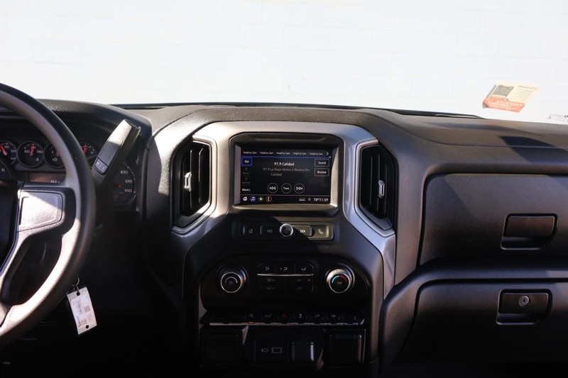 Chevrolet Silverado 1500 LTD Vehicle Full-screen Gallery Image 25