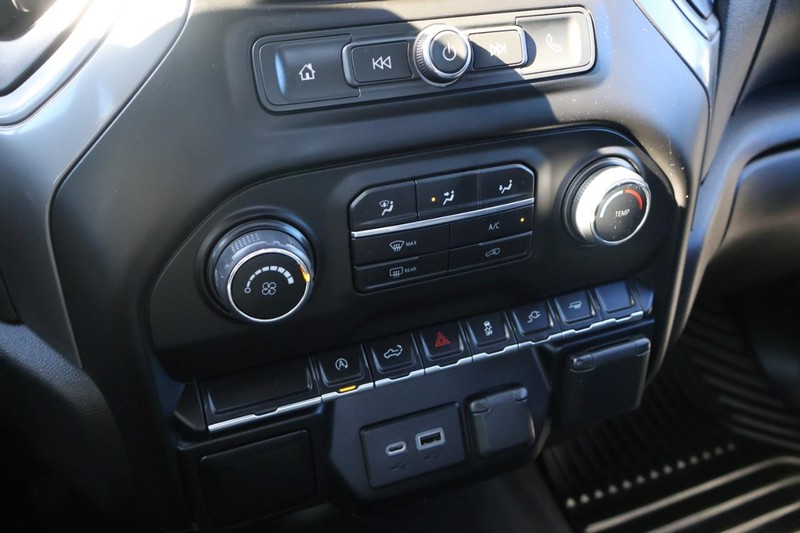 Chevrolet Silverado 1500 LTD Vehicle Full-screen Gallery Image 28