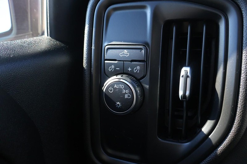 Chevrolet Silverado 1500 LTD Vehicle Full-screen Gallery Image 29