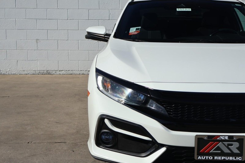 Honda Civic Coupe Vehicle Full-screen Gallery Image 03