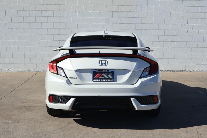 Honda Civic Coupe Vehicle Full-screen Gallery Image 06