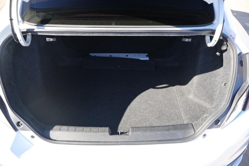 Honda Civic Coupe Vehicle Full-screen Gallery Image 08