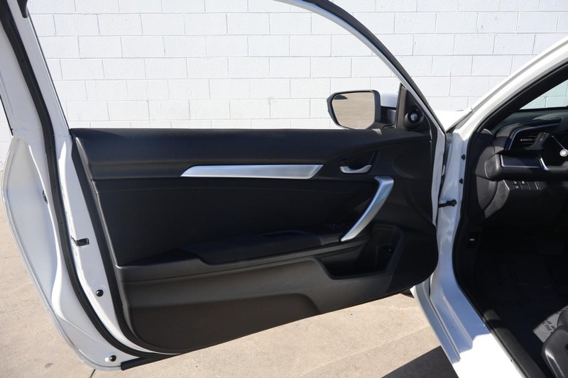 Honda Civic Coupe Vehicle Full-screen Gallery Image 14